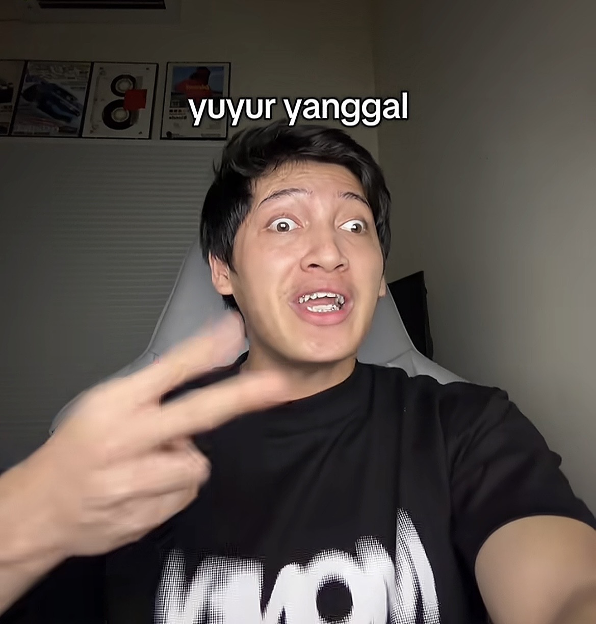 kesalahan/plesetan kata pada foto meme